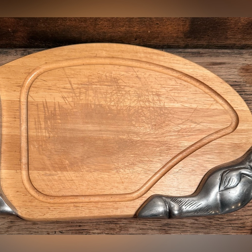 Pig Shaped Wooden Cutting Board Charcuterie Metal Farmhouse Kitchen Decor - Picture 6 of 16